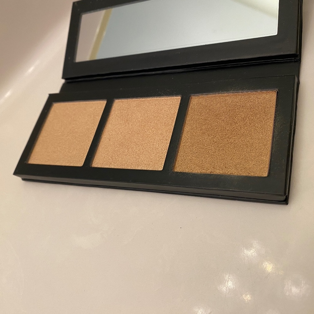 MAC Hyper Real Glow Palette - Get It Glowin'